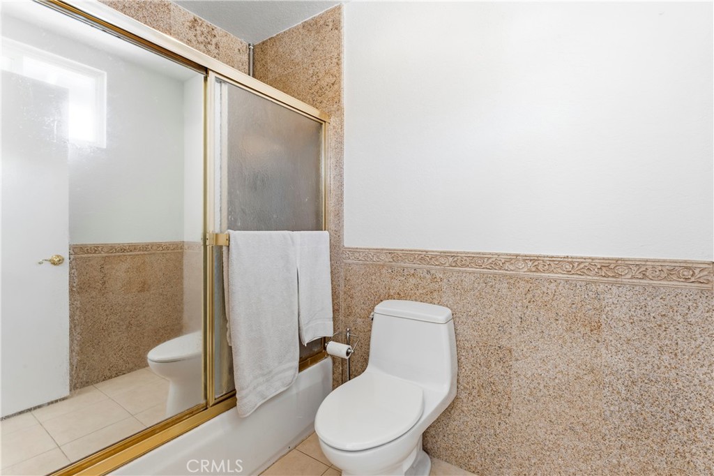 5259 Galloway Street Rancho Cucamonga, CA 91701 - Photo 22 of 34 Hallway Bathroom