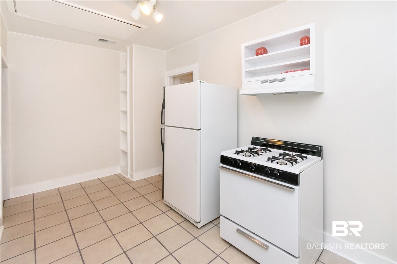2056 Old Government Street Mobile, AL 36606 - Photo 21 of 36