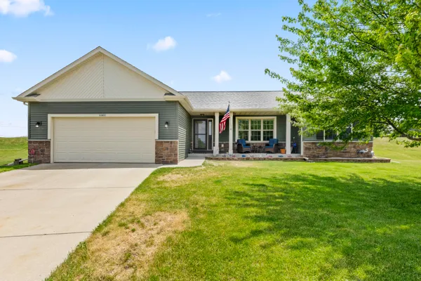 $455,000 | W1401 Stoney Brook Court, Ixonia, WI 53036