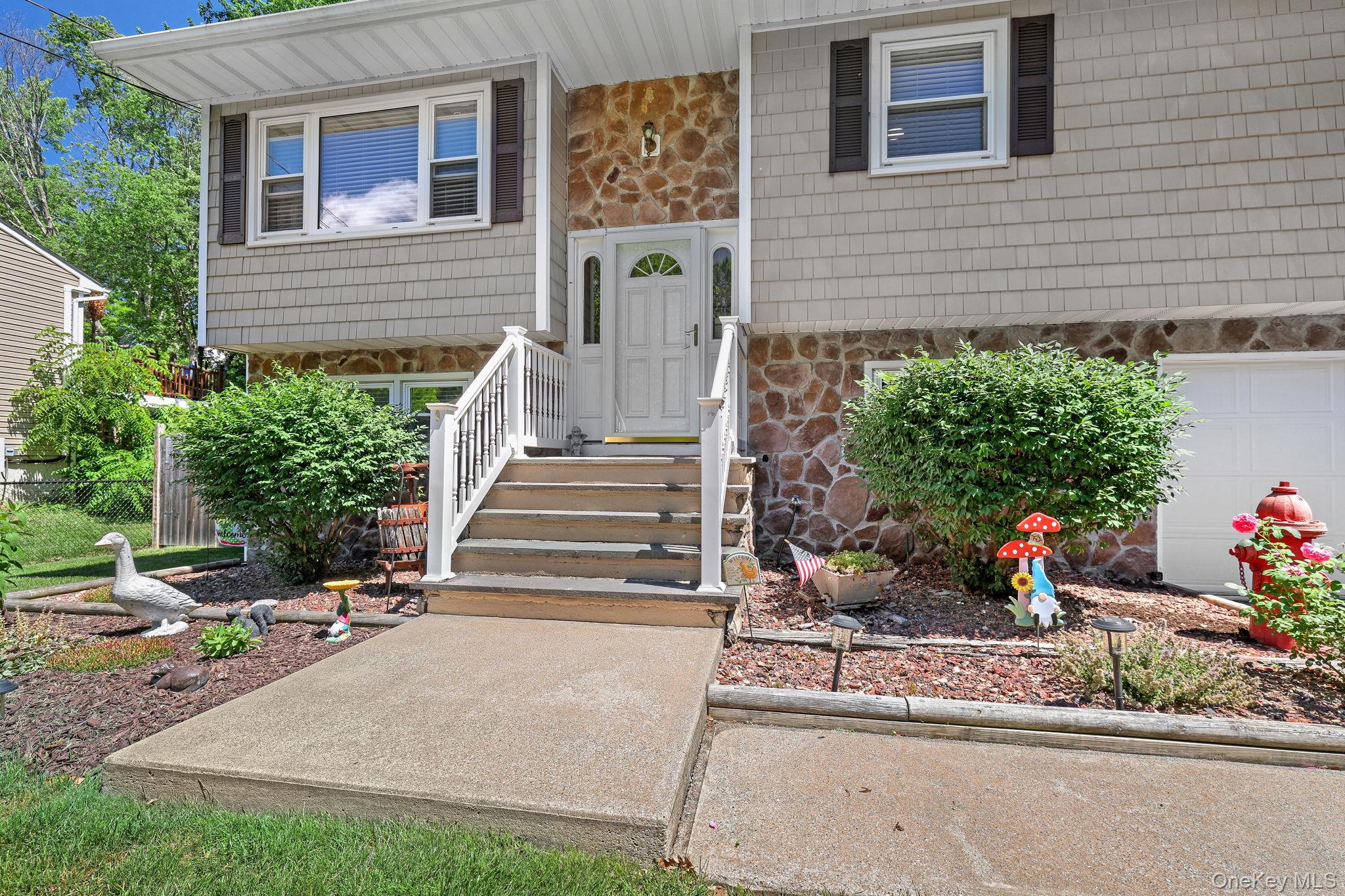 11 Danspence Road Poughkeepsie, NY 12603 - Photo 3 of 27