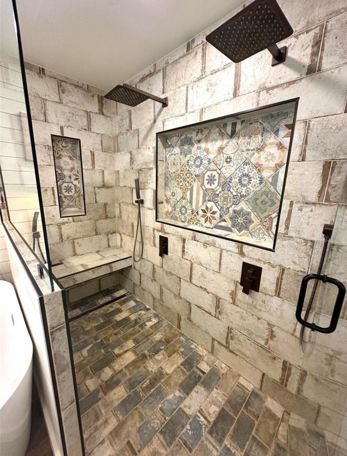 518 Anton Stade Road, Unit B Rosenberg, TX 77471 - Photo 7 of 11 a bathroom with a shower