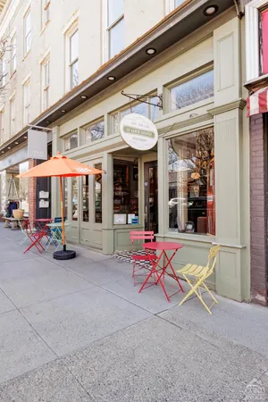 a picture of a room with a floor plan