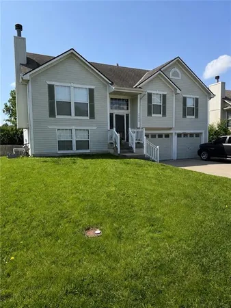 $325,000 | 14648 Laquinta Drive, Grandview, MO 64030