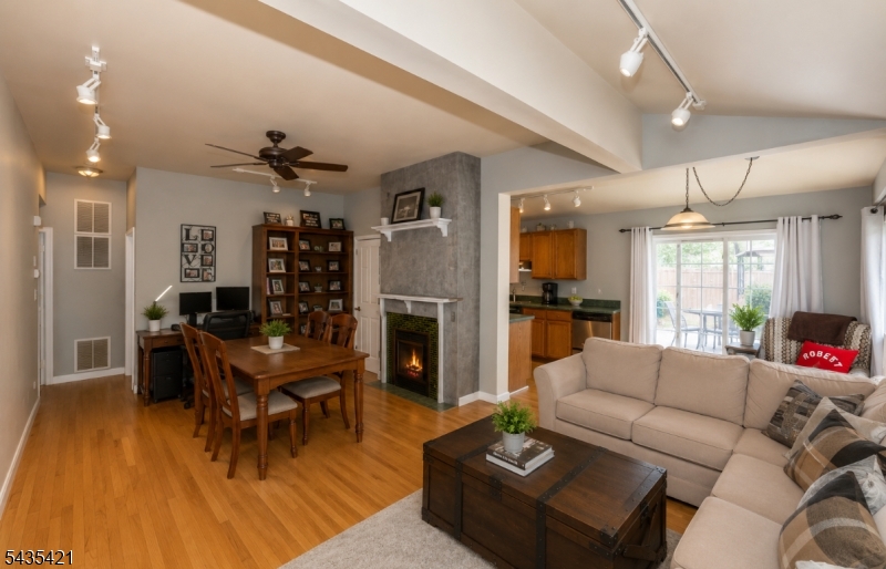 21 Fitzherbert Street Bloomfield, NJ 07003 - Photo 3 of 25
