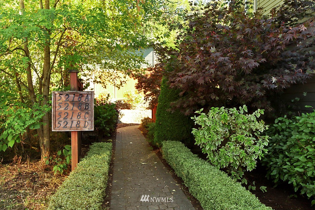 5218 Puget Boulevard Southwest, Unit C Seattle, WA 98106 - Photo 2 of 18