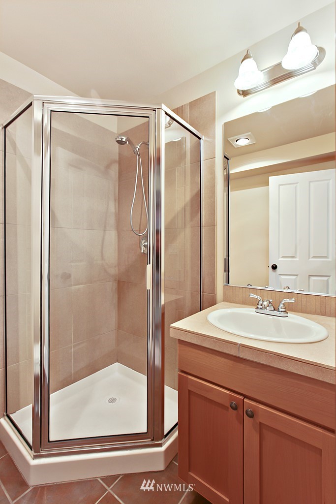 5218 Puget Boulevard Southwest, Unit C Seattle, WA 98106 - Photo 12 of 18