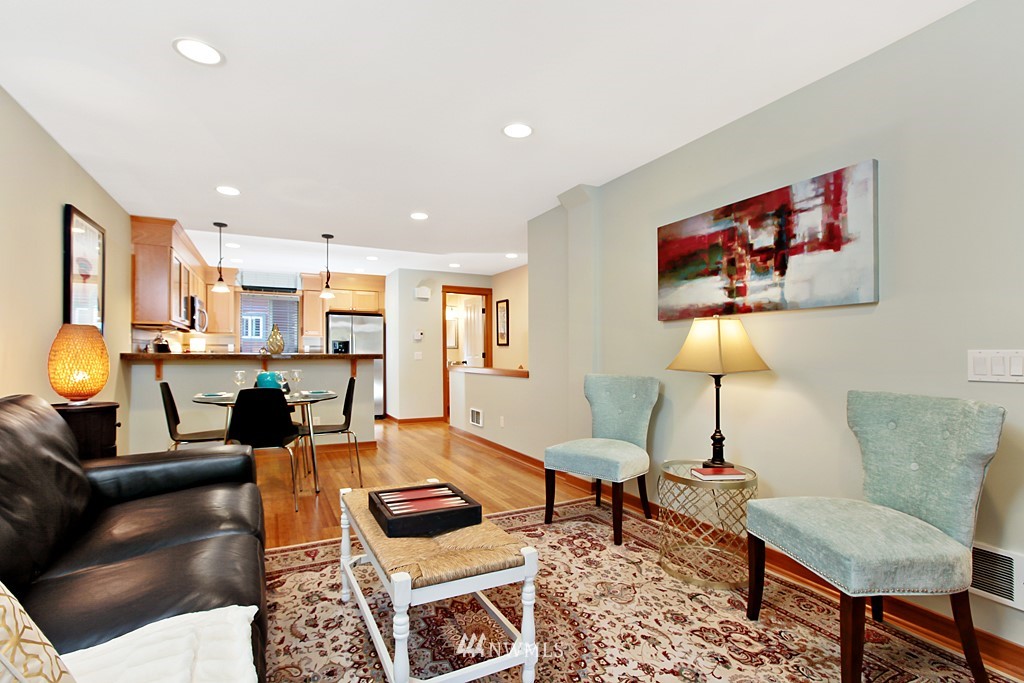 5218 Puget Boulevard Southwest, Unit C Seattle, WA 98106 - Photo 3 of 18