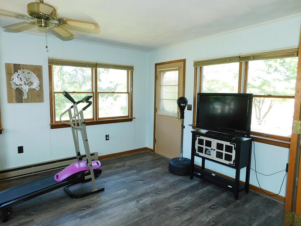 3269 Pitzer Road Roanoke, VA 24014 - Photo 11 of 33 Sunroom