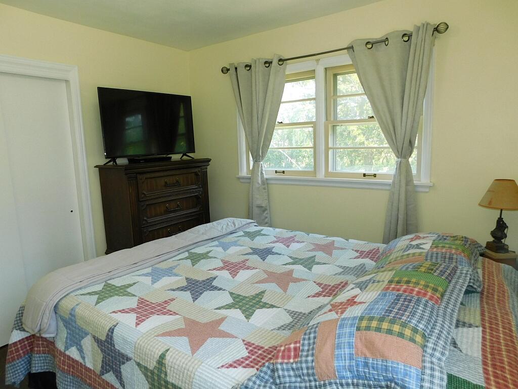 3269 Pitzer Road Roanoke, VA 24014 - Photo 23 of 33 Bedroom 2
