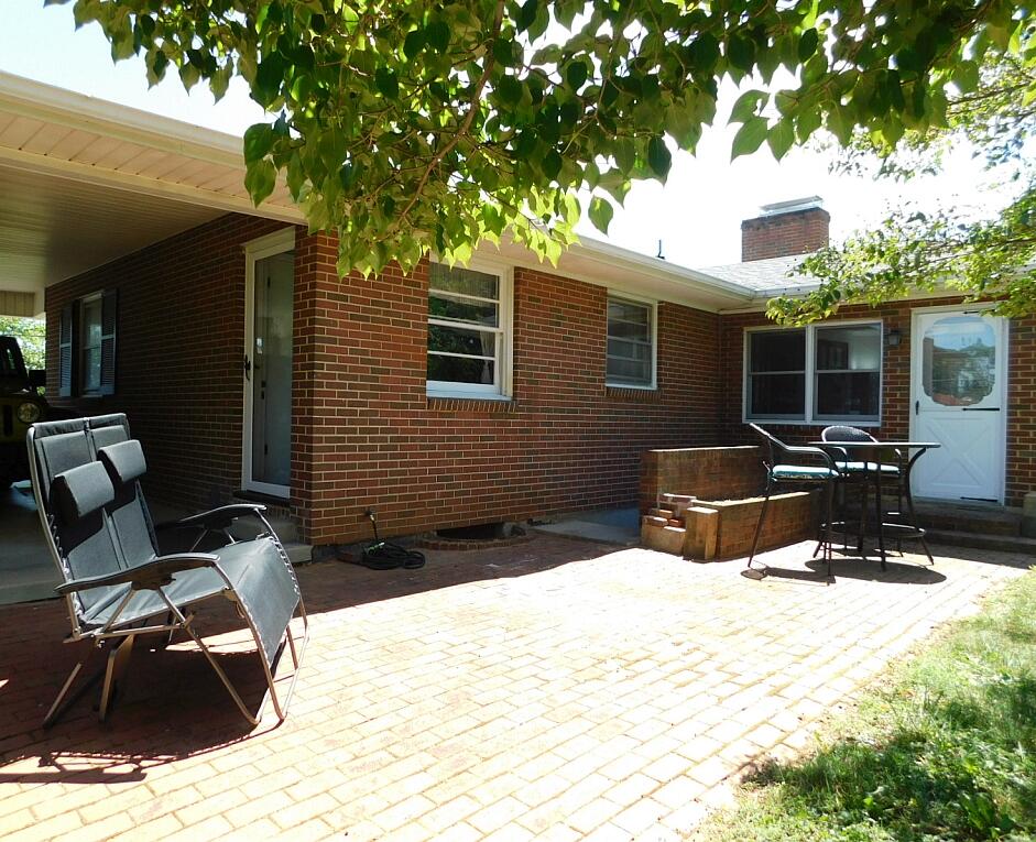 3269 Pitzer Road Roanoke, VA 24014 - Photo 32 of 33 Back Patio