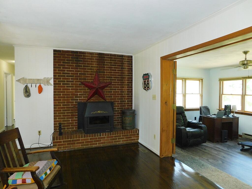 3269 Pitzer Road Roanoke, VA 24014 - Photo 9 of 33 Den to Sunroom