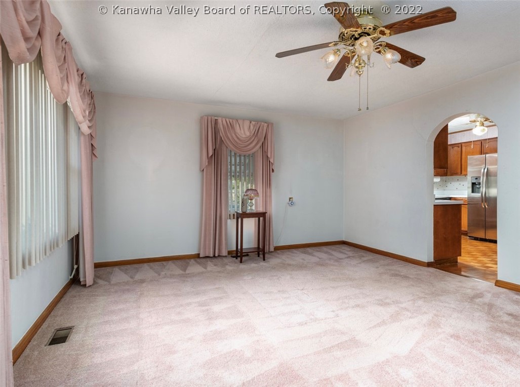 5257 Doc Bailey Road Charleston, WV 25313 - Photo 9 of 22 Living room