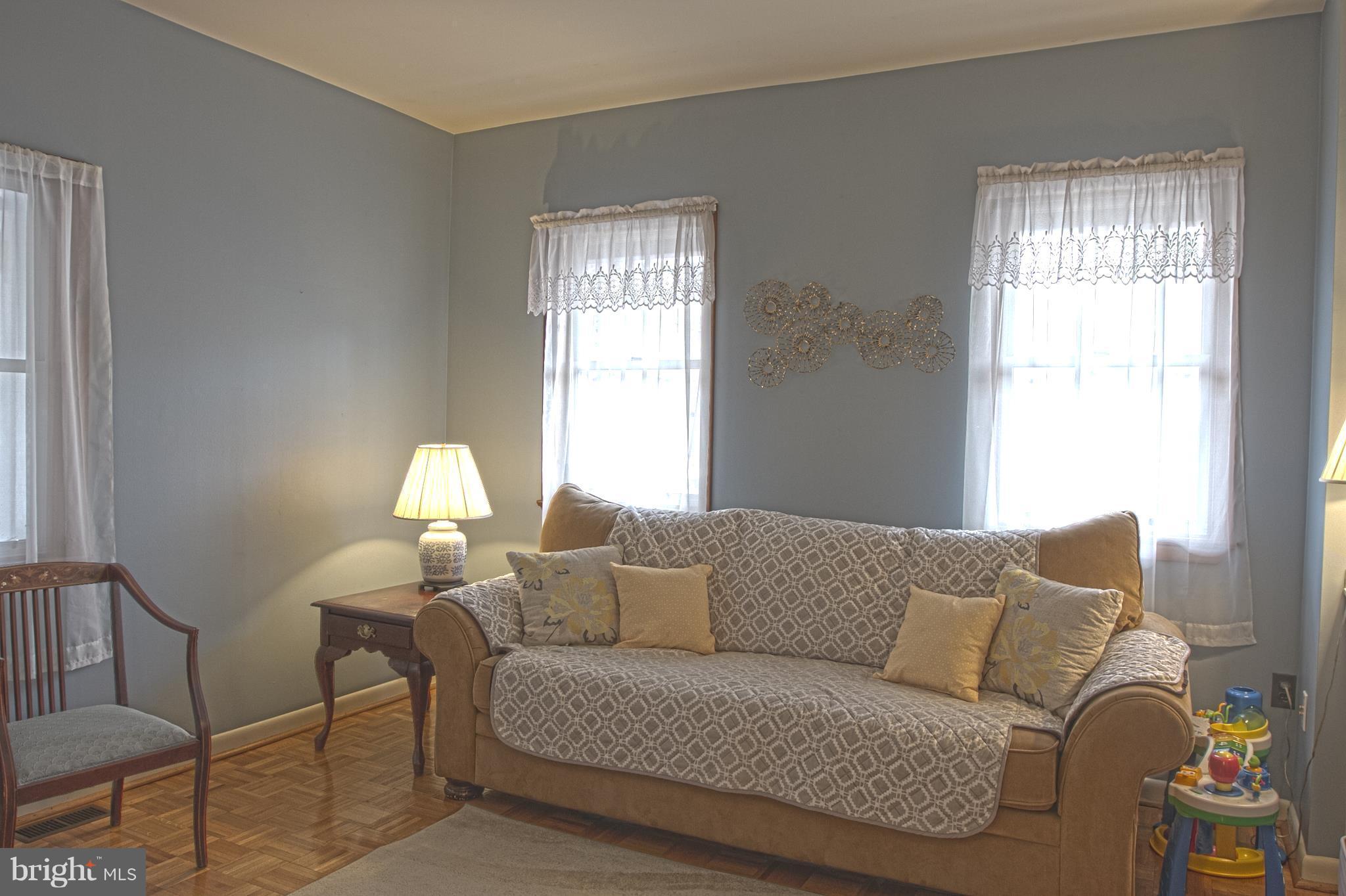 4616 Schenley Road Baltimore, MD 21210 - Photo 6 of 30 Living Room
