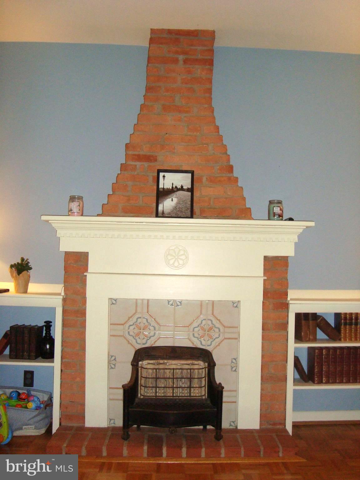 4616 Schenley Road Baltimore, MD 21210 - Photo 8 of 30 Living Room