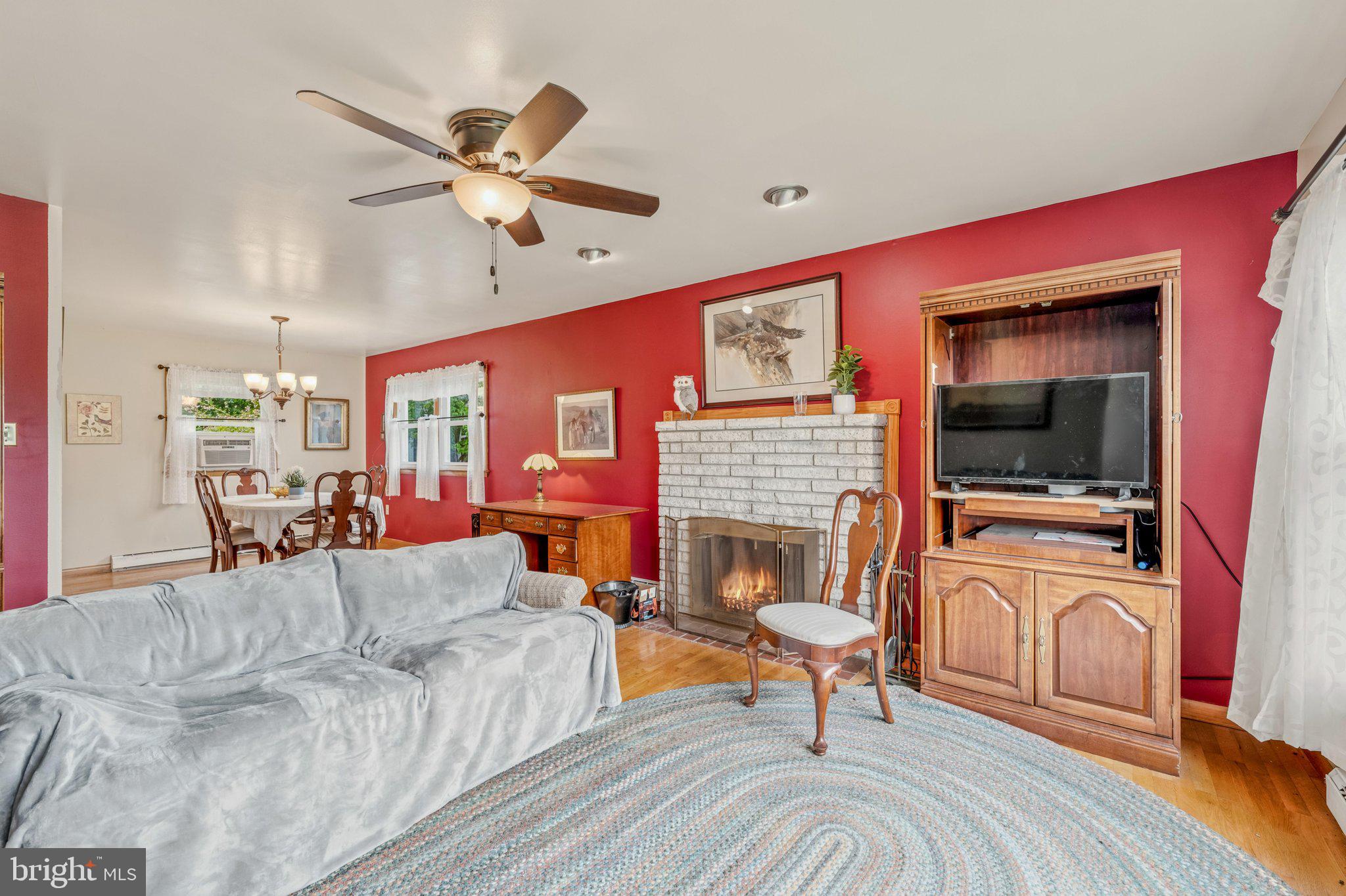381 Grove Heights Road Berkeley Springs, WV 25411 - Photo 6 of 48 Living Room