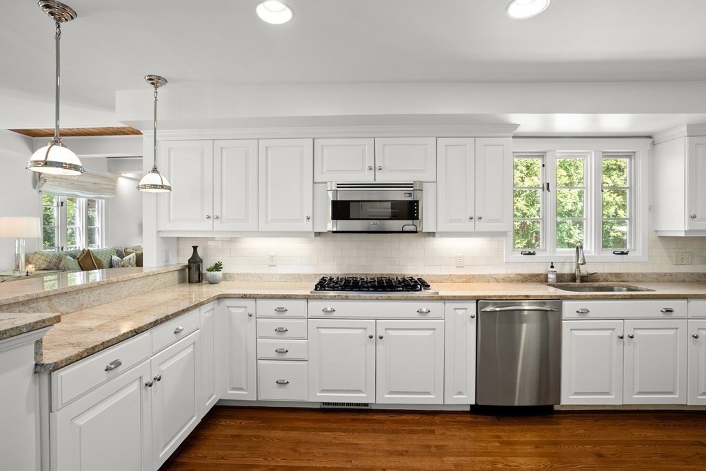 27 Dean Road Weston, MA 02493 - Photo 11 of 41