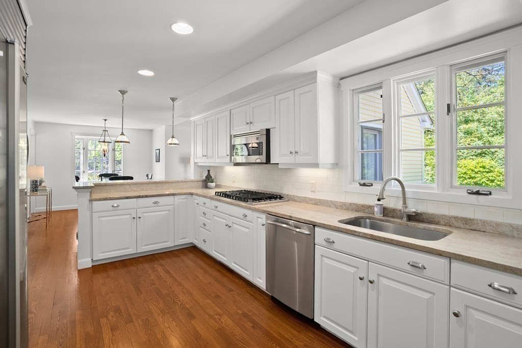 27 Dean Road Weston, MA 02493 - Photo 12 of 41