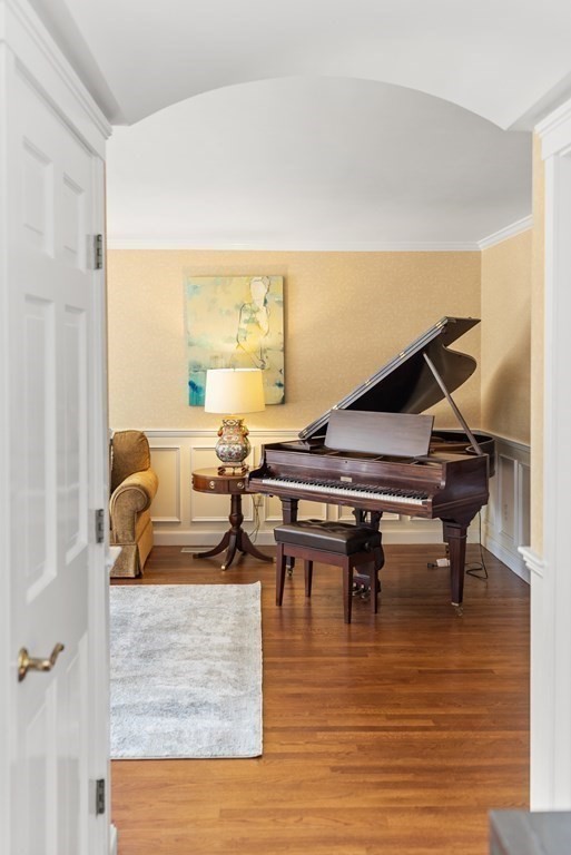 27 Dean Road Weston, MA 02493 - Photo 22 of 41