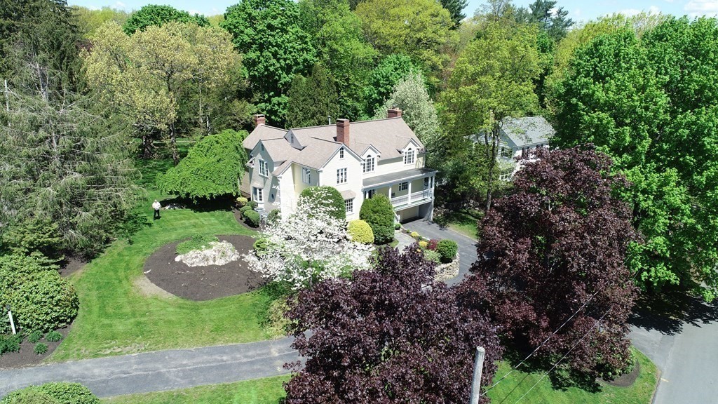 27 Dean Road Weston, MA 02493 - Photo 3 of 41