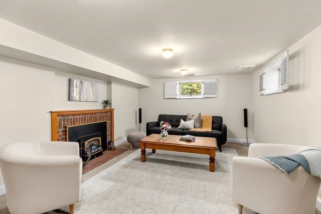 27 Dean Road Weston, MA 02493 - Photo 33 of 41