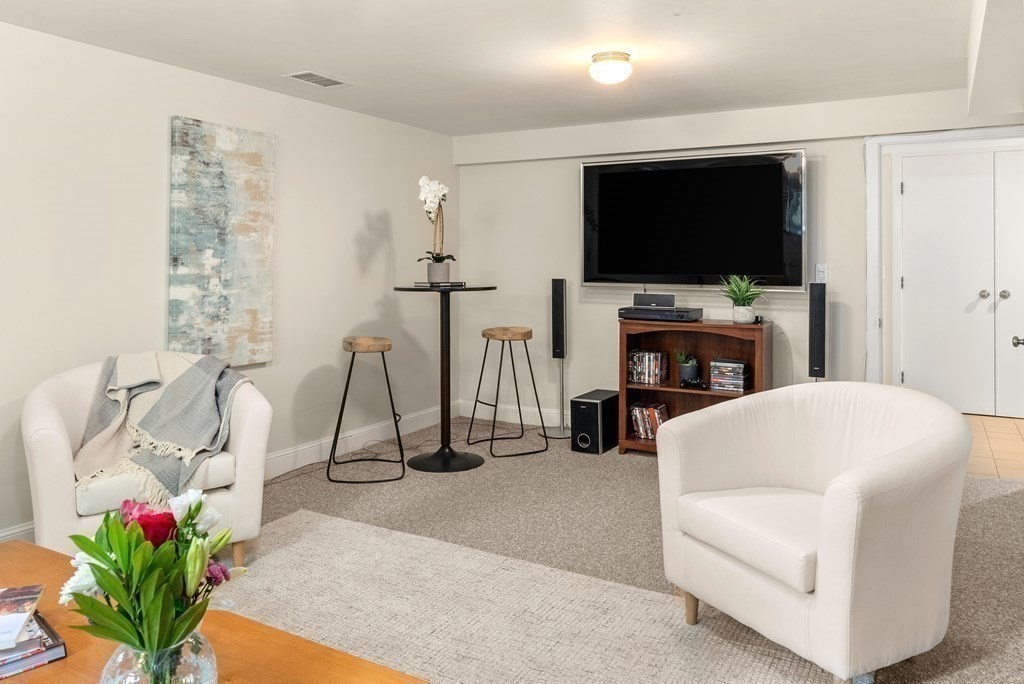 27 Dean Road Weston, MA 02493 - Photo 35 of 41