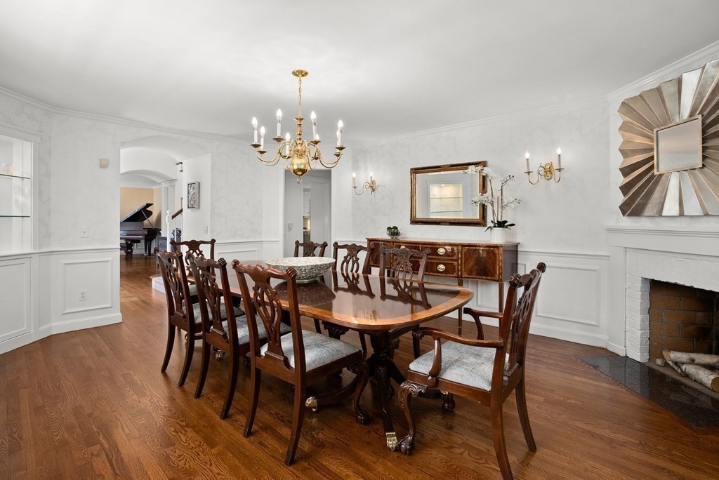 27 Dean Road Weston, MA 02493 - Photo 8 of 41