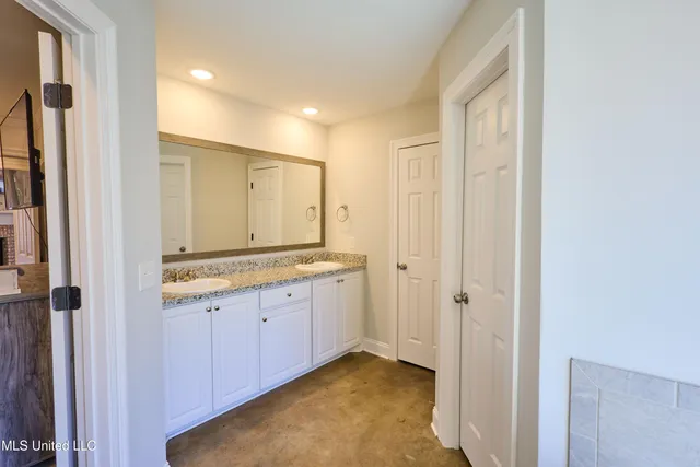 $287,000 | 115 Rotherfield Place, Canton, MS 39046