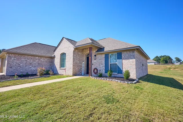 $287,000 | 115 Rotherfield Place, Canton, MS 39046