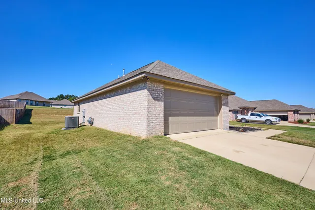 $287,000 | 115 Rotherfield Place, Canton, MS 39046