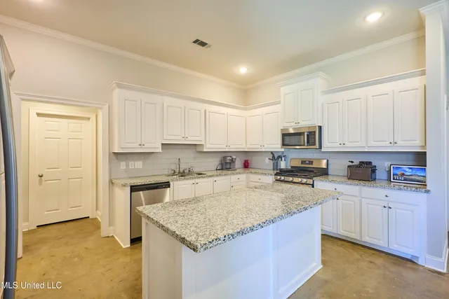 $287,000 | 115 Rotherfield Place, Canton, MS 39046