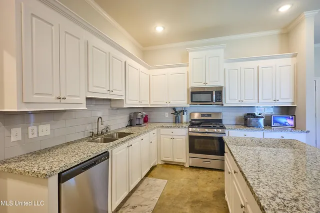 $287,000 | 115 Rotherfield Place, Canton, MS 39046