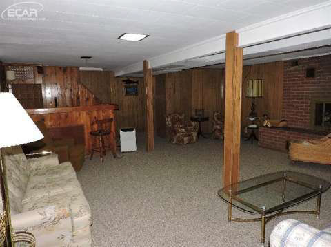 4111 Beecher Road Flint, MI 48532 - Photo 22 of 32 20439359-22.JPG