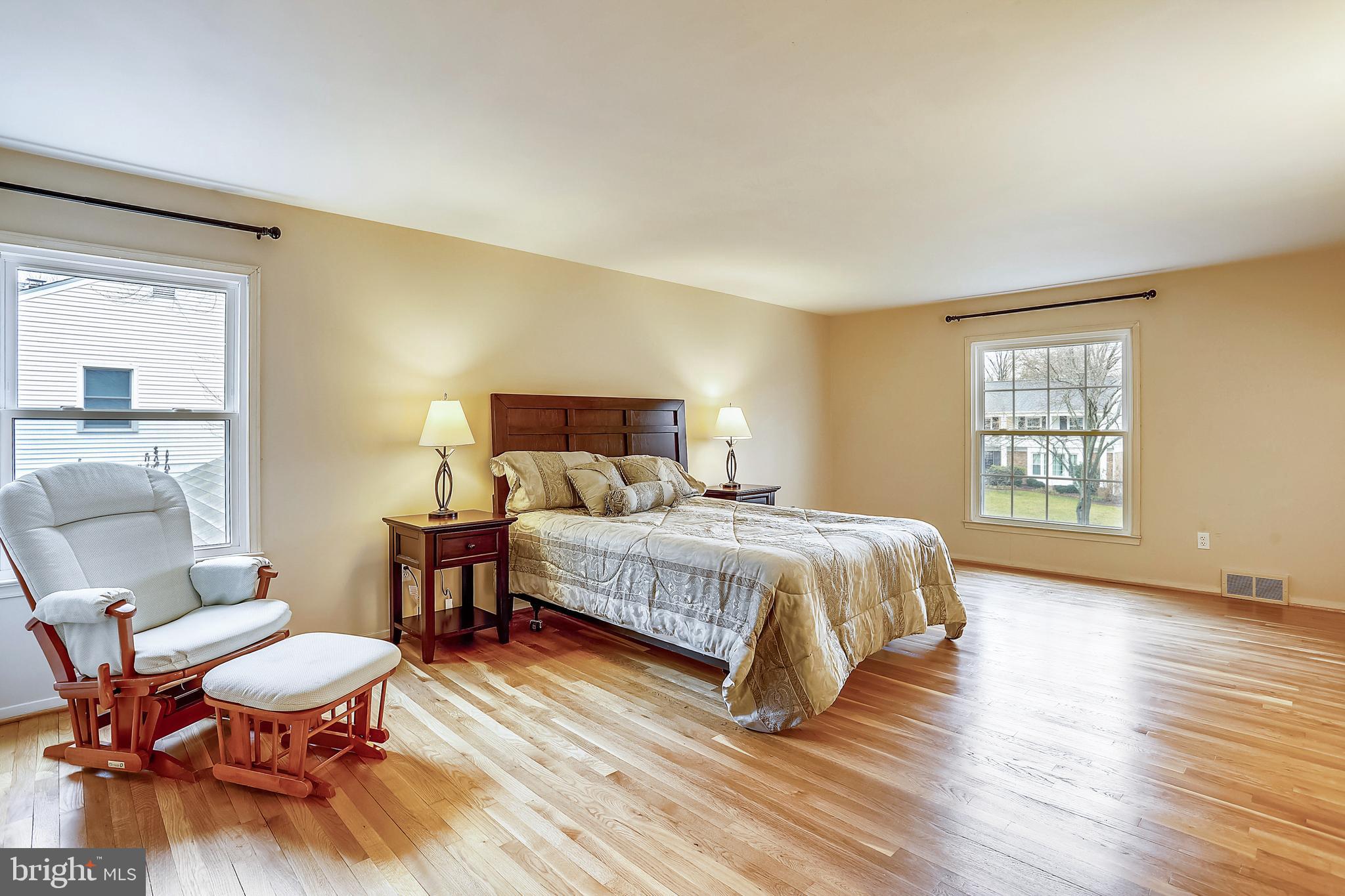 11014 Gainsborough Road Potomac, MD 20854 - Photo 14 of 51 Gallery Image 14