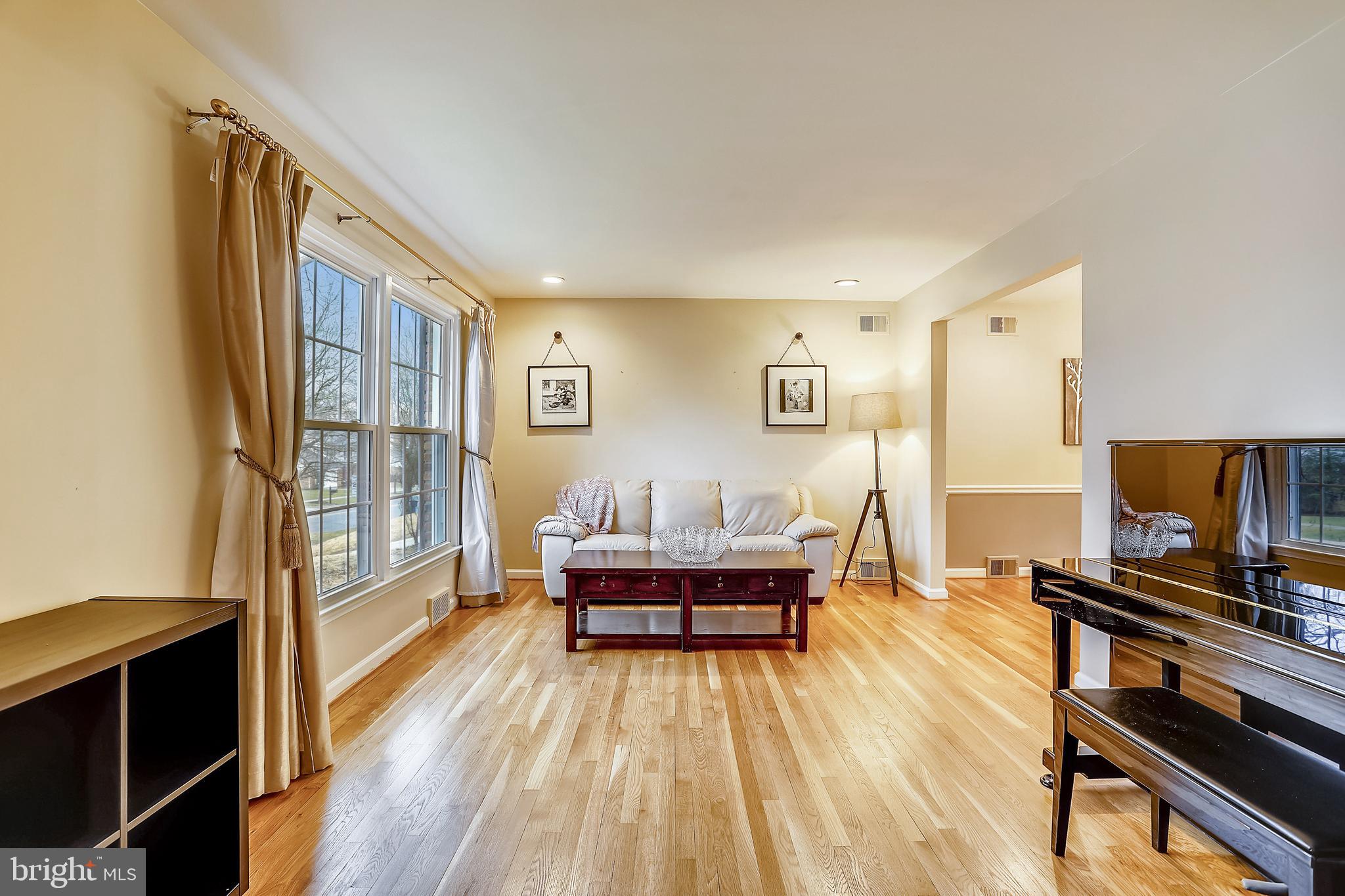 11014 Gainsborough Road Potomac, MD 20854 - Photo 19 of 51 Gallery Image 19