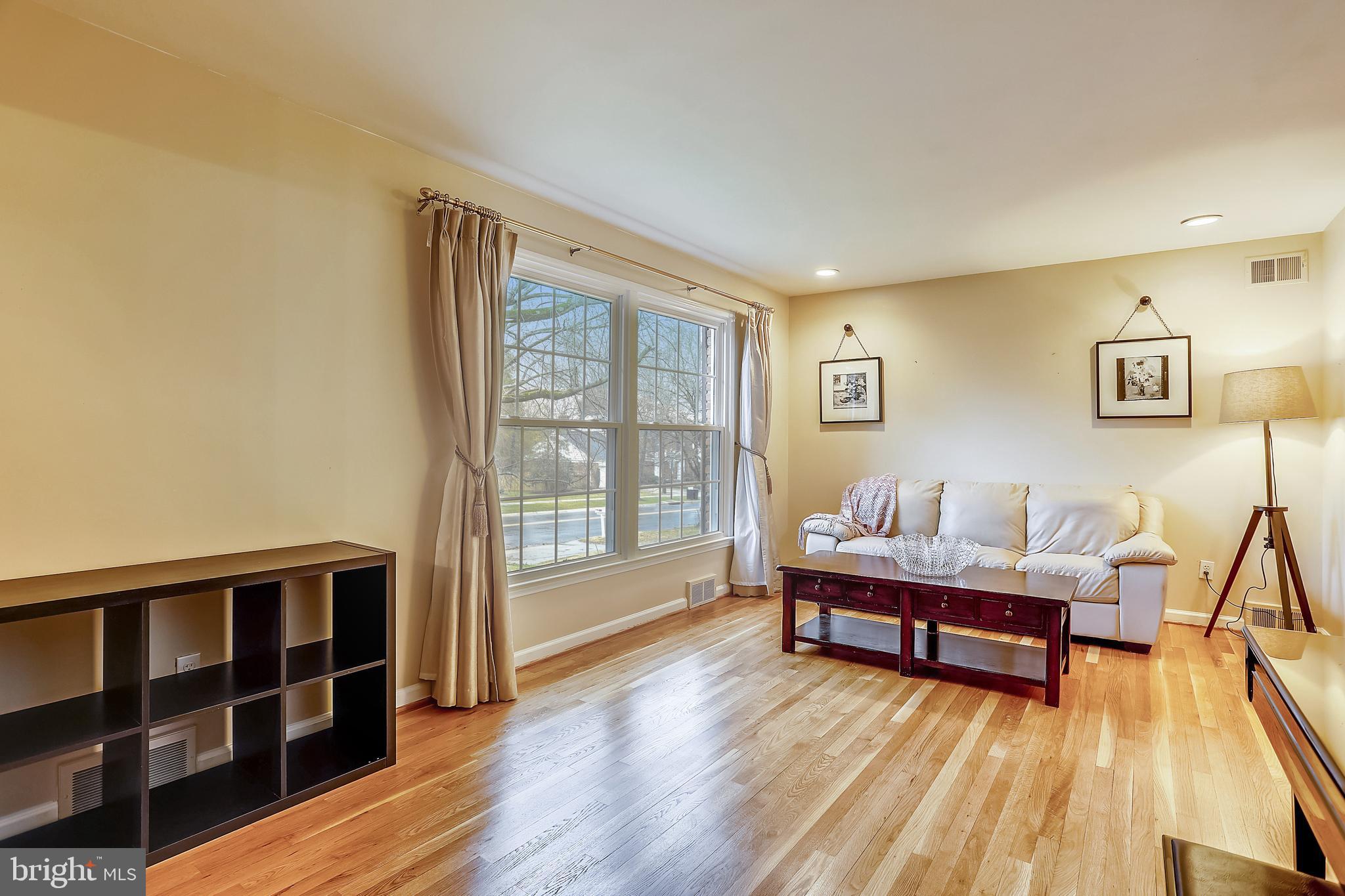 11014 Gainsborough Road Potomac, MD 20854 - Photo 3 of 51 Gallery Image 3