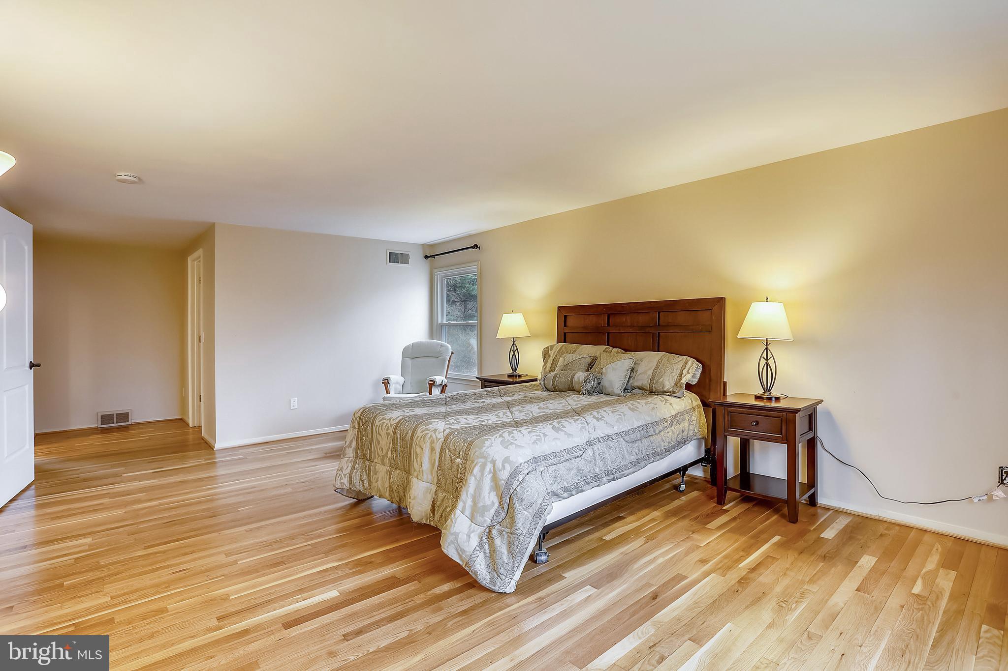 11014 Gainsborough Road Potomac, MD 20854 - Photo 30 of 51 Gallery Image 30