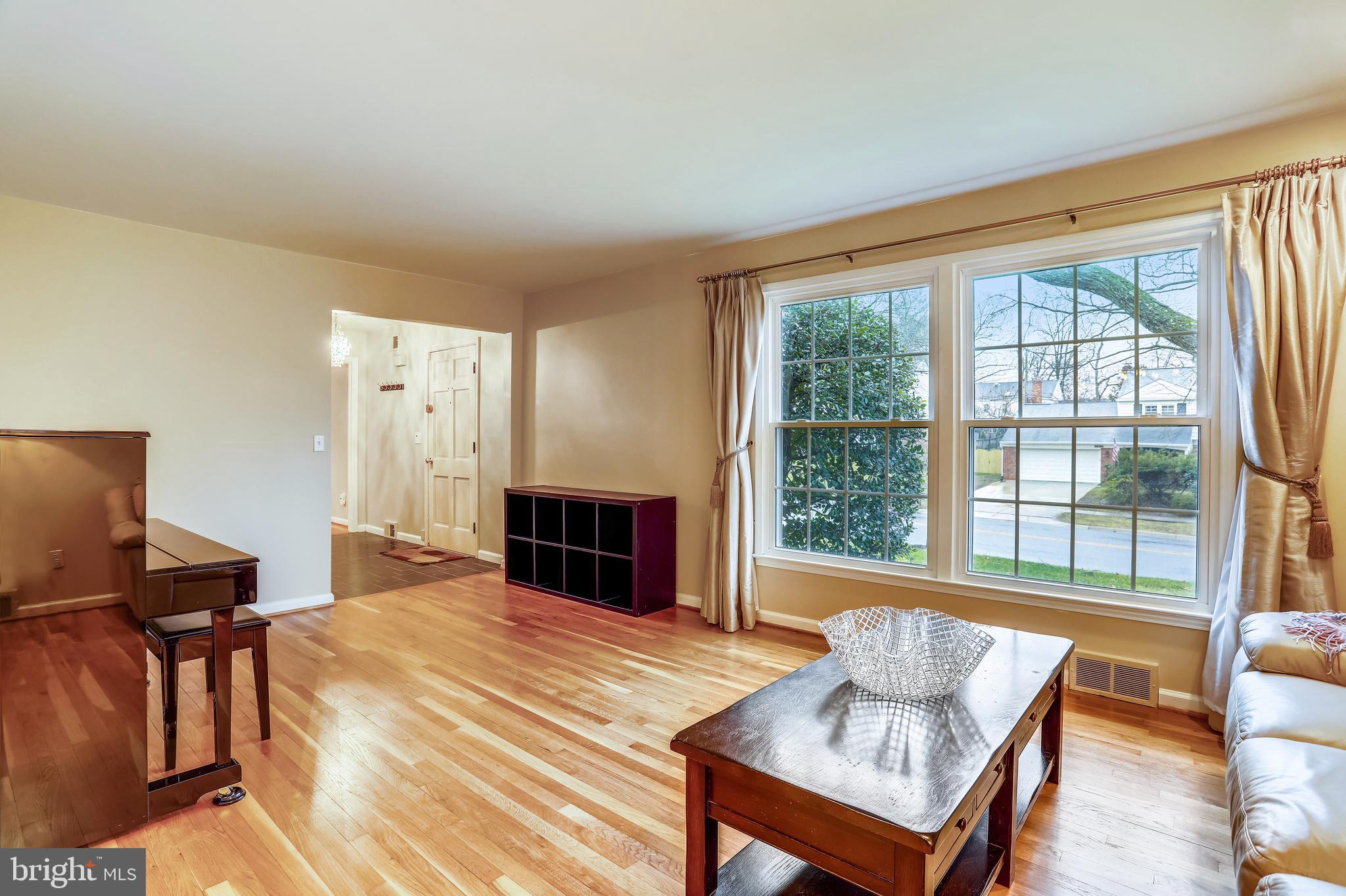 11014 Gainsborough Road Potomac, MD 20854 - Photo 4 of 51 Gallery Image 4