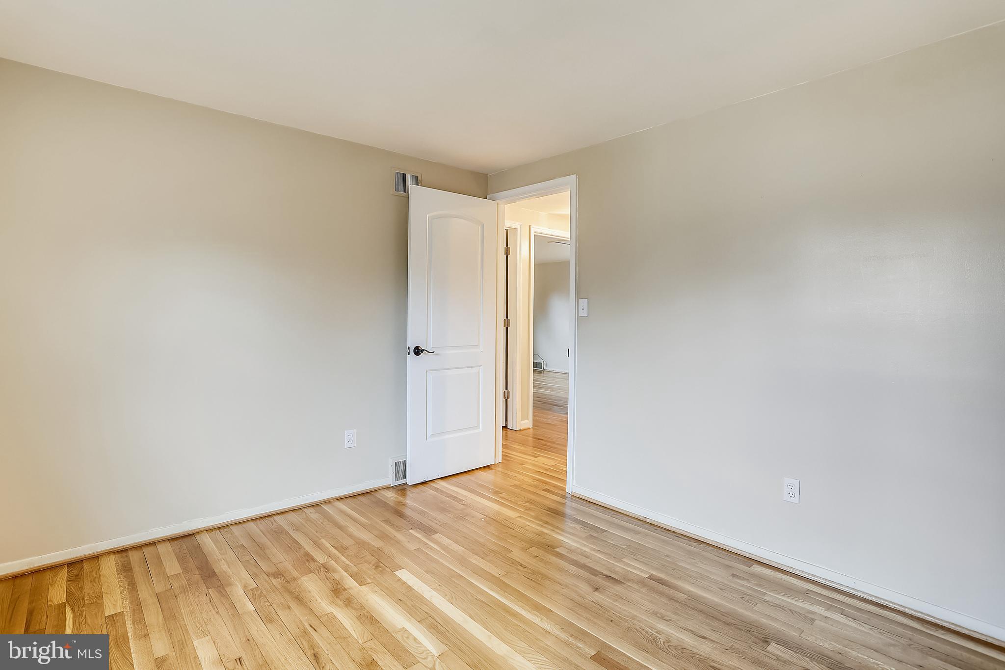 11014 Gainsborough Road Potomac, MD 20854 - Photo 38 of 51 Gallery Image 38