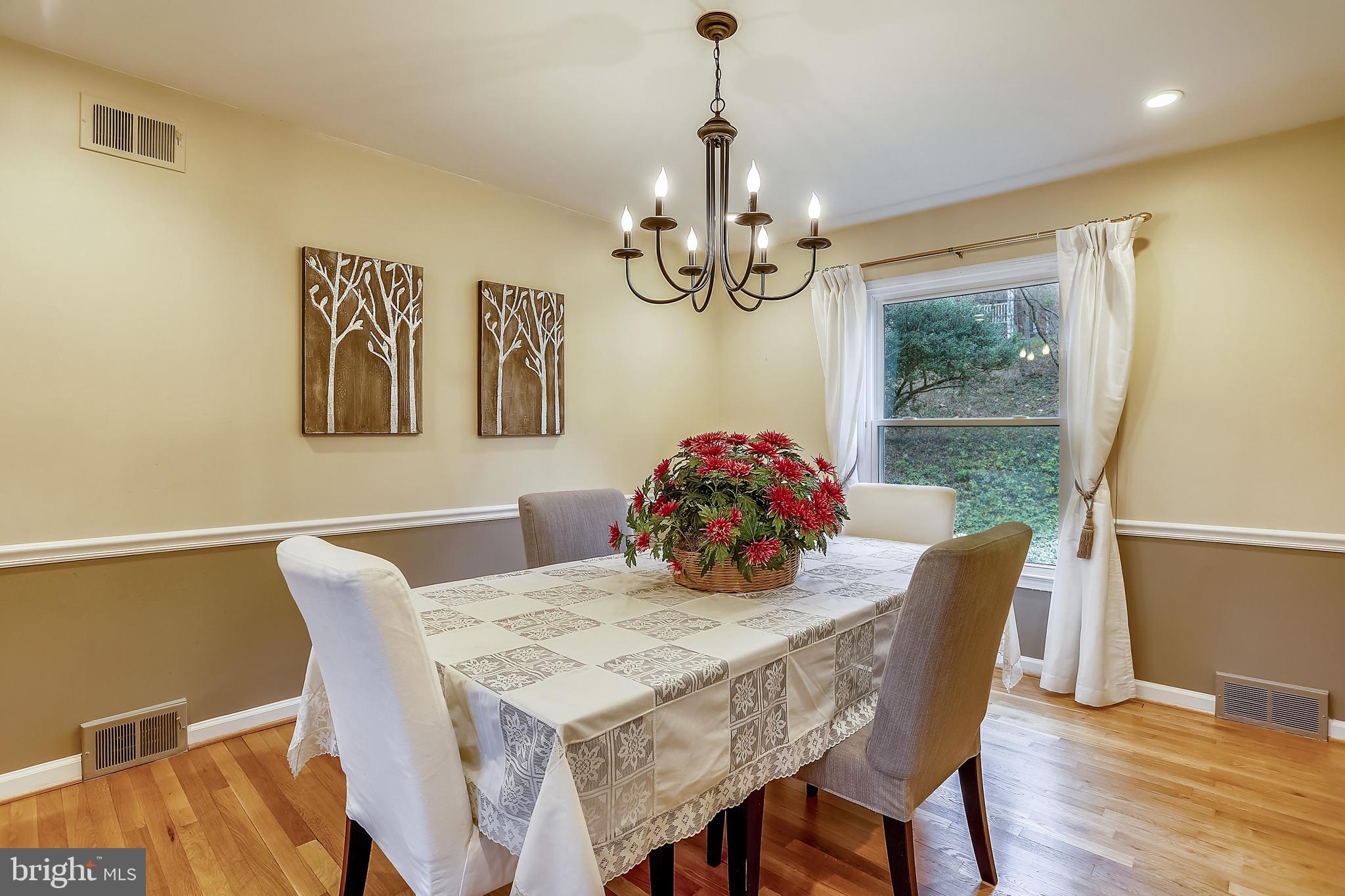 11014 Gainsborough Road Potomac, MD 20854 - Photo 5 of 51 Gallery Image 5