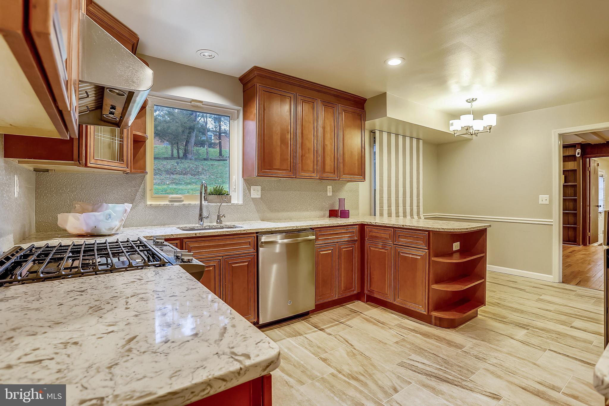 11014 Gainsborough Road Potomac, MD 20854 - Photo 7 of 51 Gallery Image 7