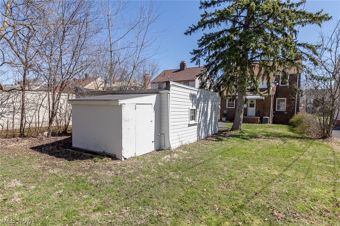 2212 Barrington Road Cleveland, OH 44118 - Photo 4 of 35