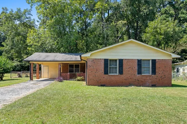 a view of a house with a yard