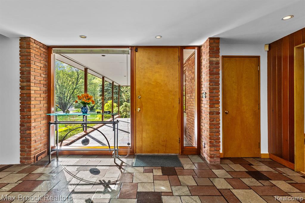 1065 Greentree Road Bloomfield Hills, MI 48304 - Photo 3 of 29 Gallery Image 3