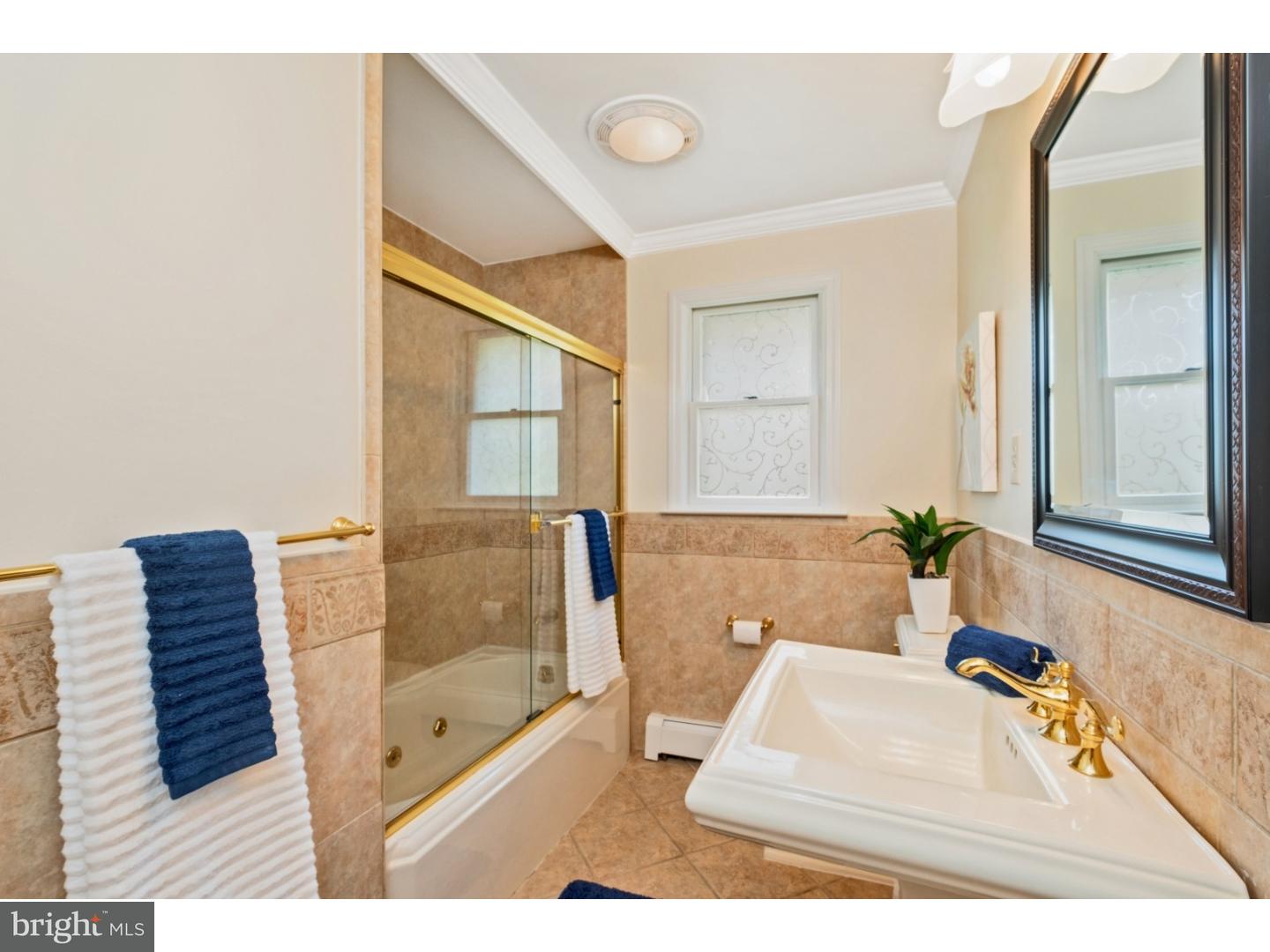 171 Ridgeview Circle Princeton, NJ 08540 - Photo 16 of 25 Hallway bath