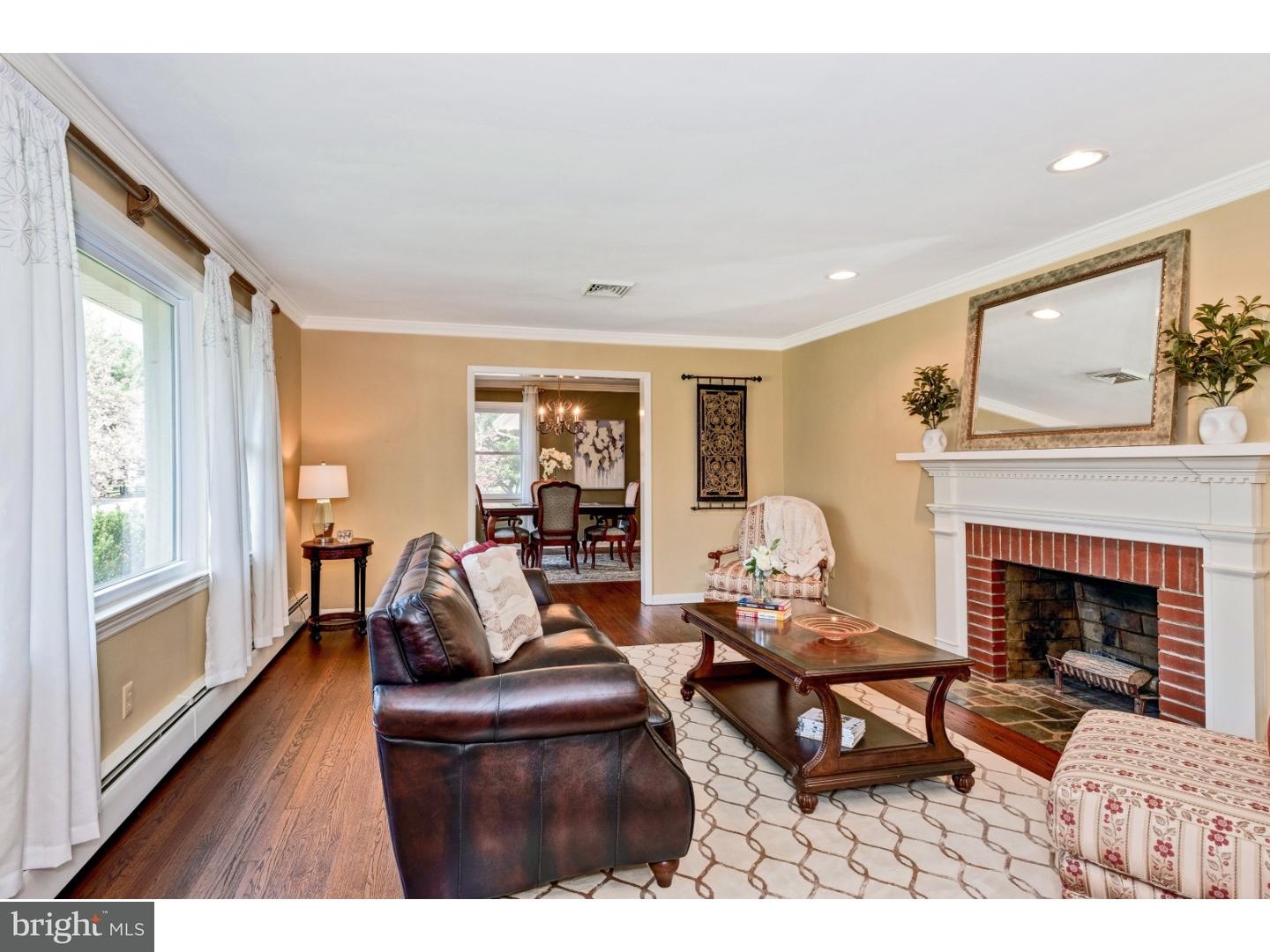 171 Ridgeview Circle Princeton, NJ 08540 - Photo 4 of 25 Living Room