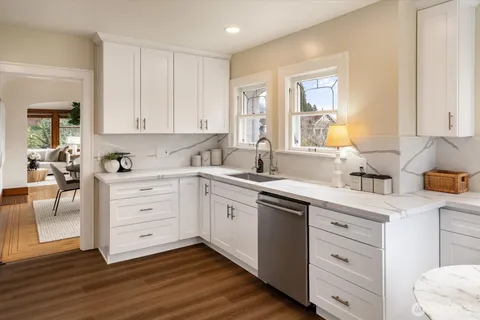 $1,299,999 | 5701 30th Avenue Northeast, Seattle, WA 98105