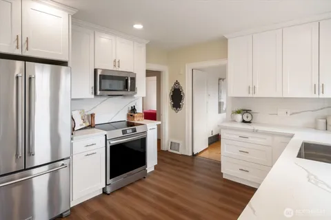 $1,299,999 | 5701 30th Avenue Northeast, Seattle, WA 98105