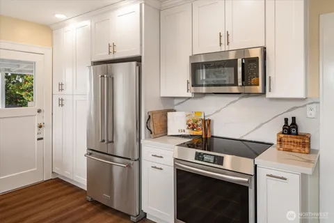 $1,299,999 | 5701 30th Avenue Northeast, Seattle, WA 98105