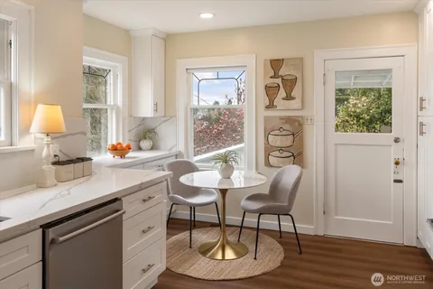 $1,299,999 | 5701 30th Avenue Northeast, Seattle, WA 98105
