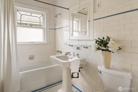 $1,299,999 | 5701 30th Avenue Northeast, Seattle, WA 98105